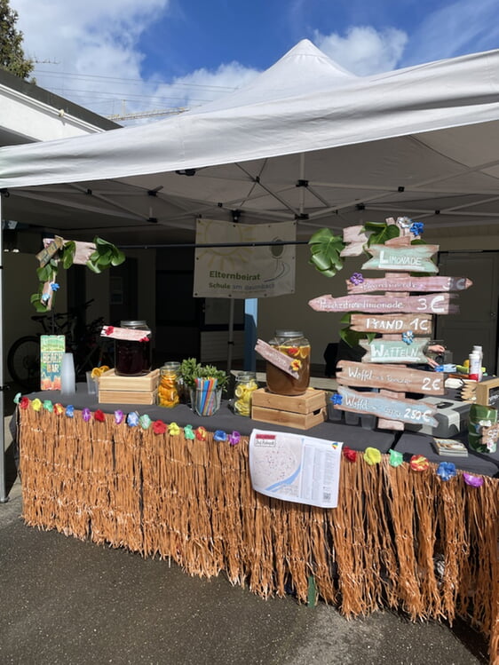 Verkaufsstand beim Dorfflohmarkt